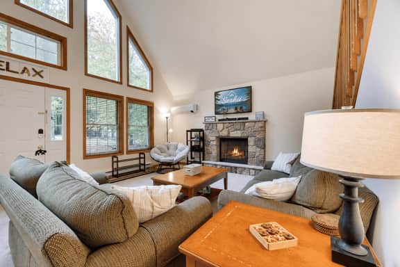 Cheerful Chalet - Image 2